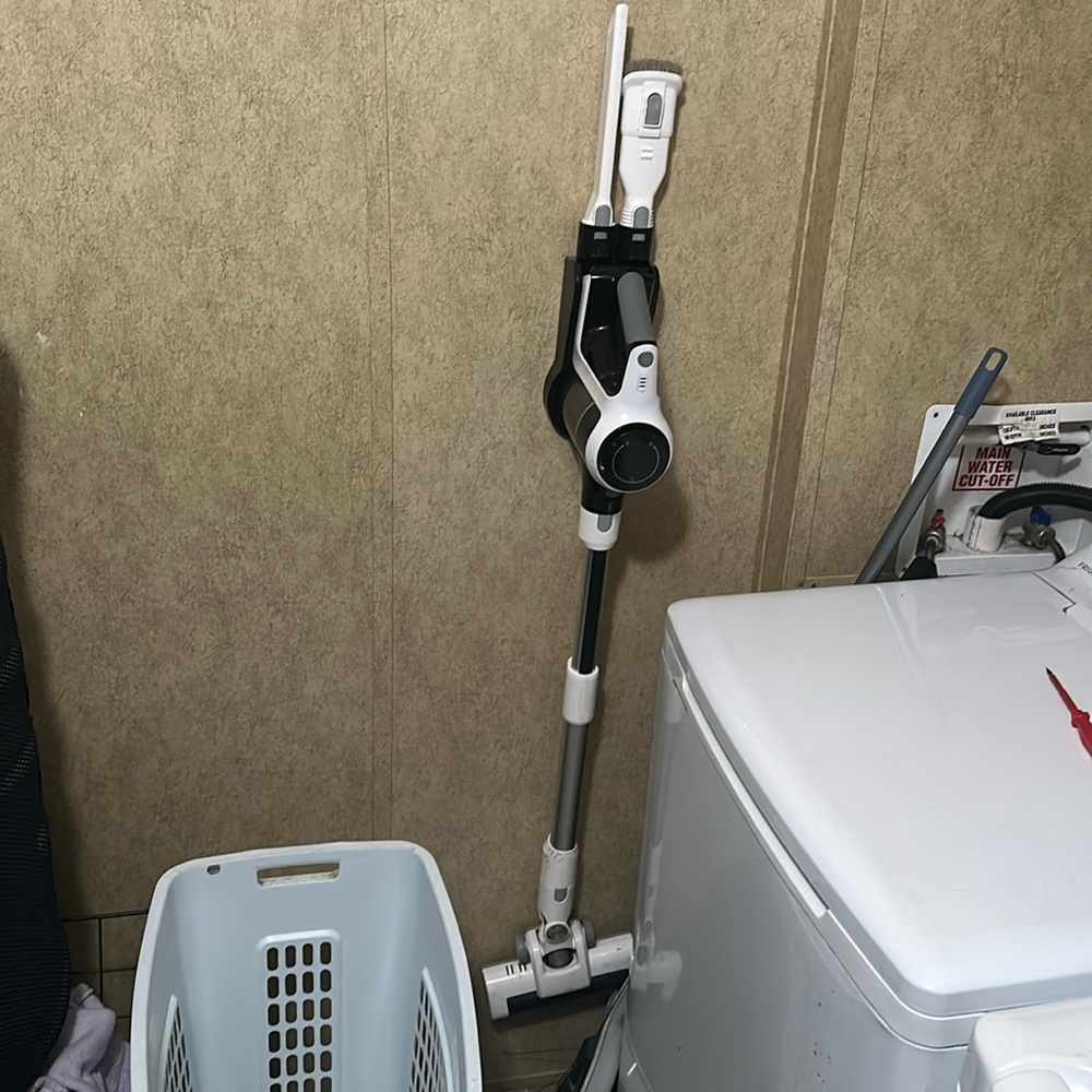 CORDLESS VACUUM. SIX IN ONE.